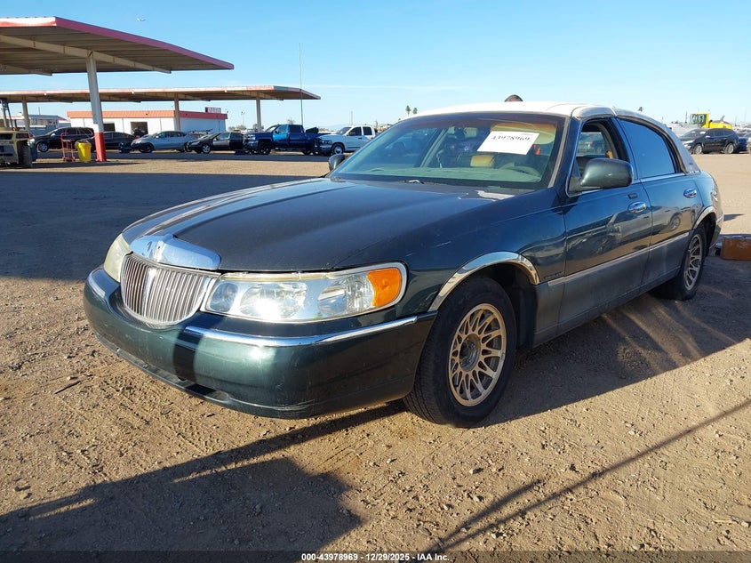 2002 Lincoln Town Car Signature