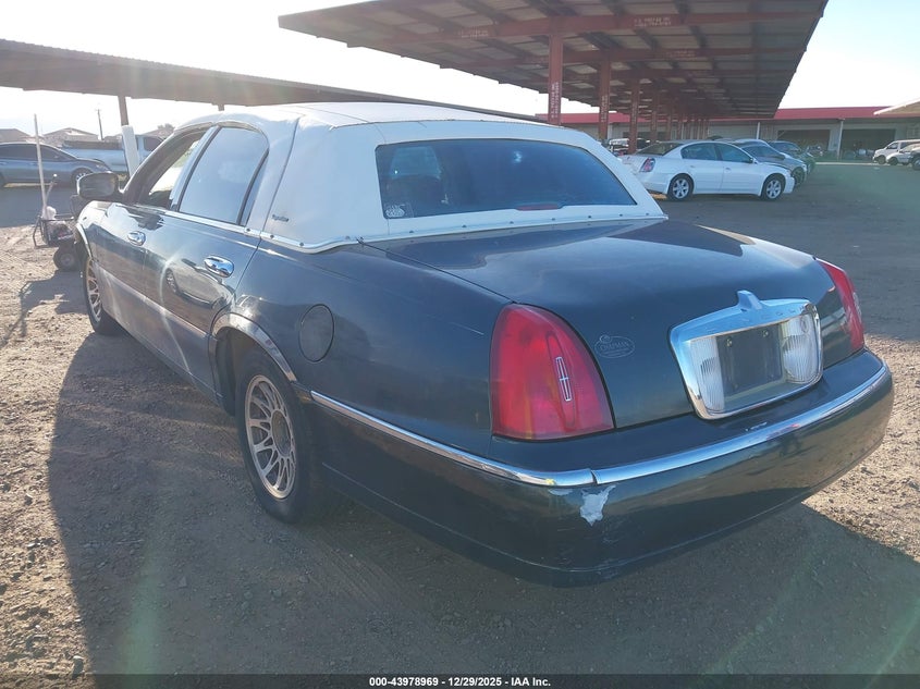 2002 Lincoln Town Car Signature