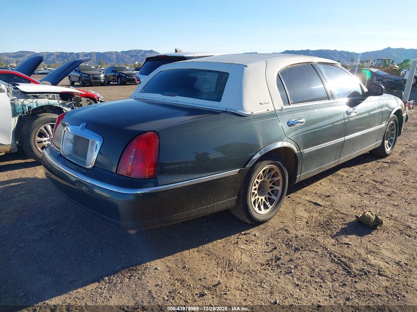 2002 Lincoln Town Car Signature