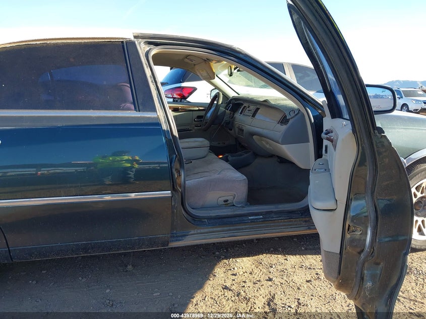 2002 Lincoln Town Car Signature