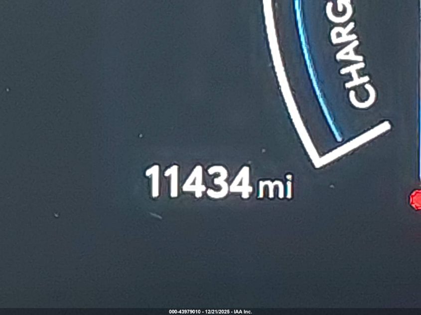 2025 Toyota Camry Se VIN: 4T1DBADKXSU033365 Lot: 43979010