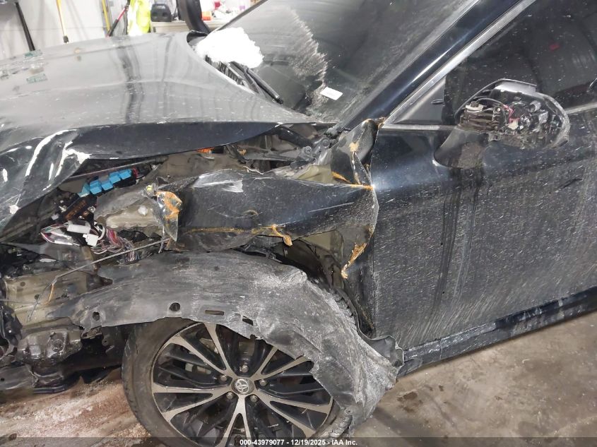 2018 Toyota Camry Se VIN: 4T1B11HK0JU136765 Lot: 43979077