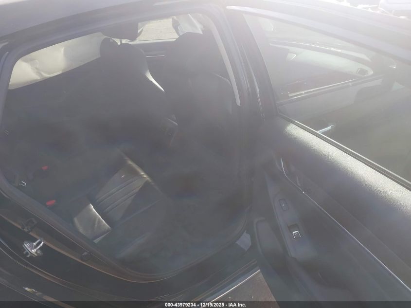 2018 Honda Accord Touring 2.0T VIN: 1HGCV2F95JA032892 Lot: 43979234