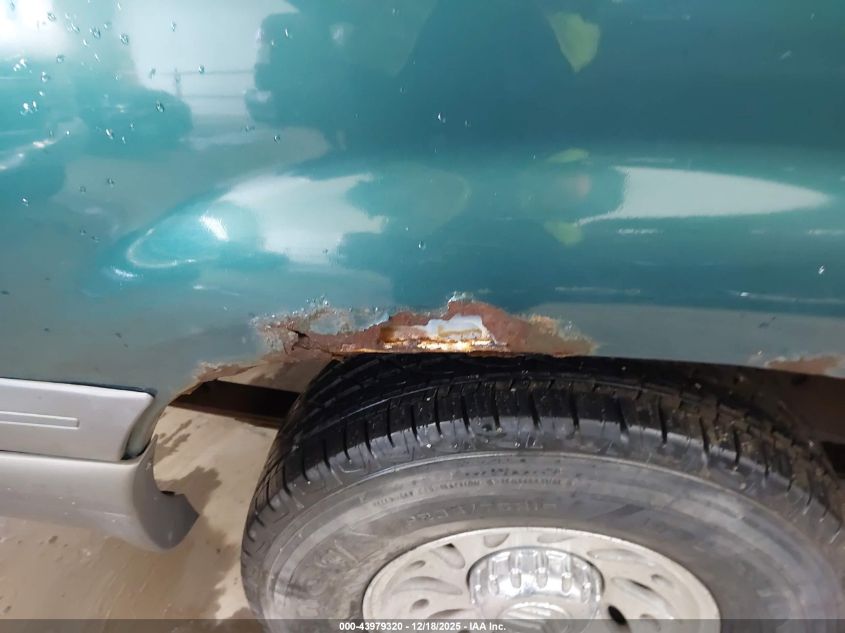 2000 Mercury Mountaineer VIN: 4M2ZU76E2YUJ24261 Lot: 43979320