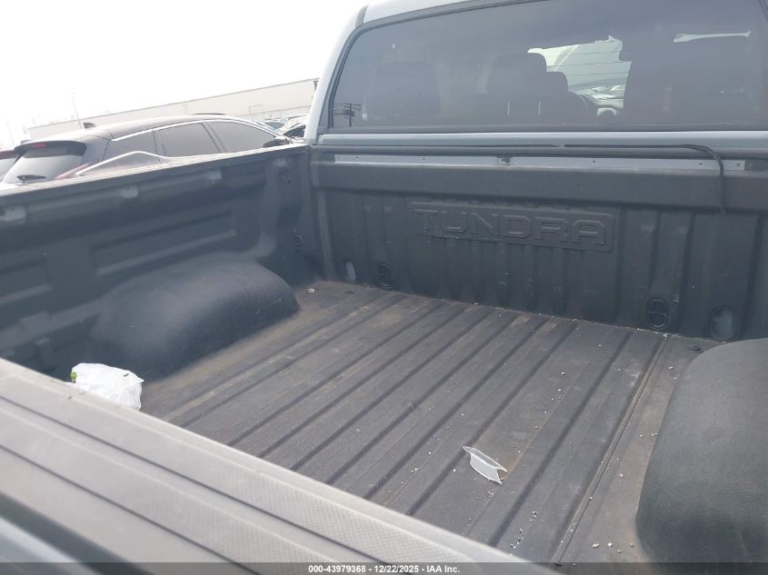 2018 Toyota Tundra Sr5 5.7L V8 VIN: 5TFDY5F15JX749067 Lot: 43979368