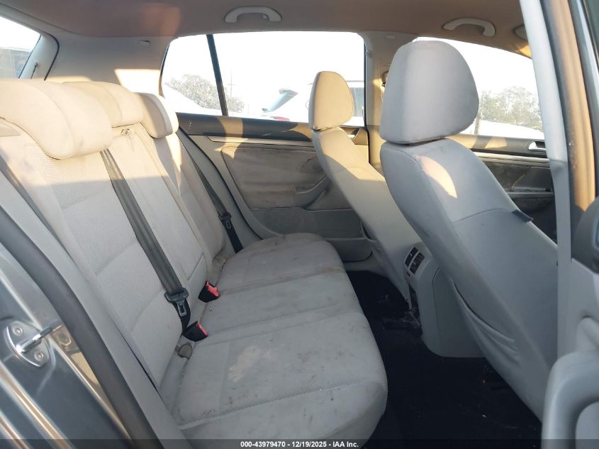 2007 Volkswagen Rabbit 4-Door VIN: WVWDS71K97W053789 Lot: 43979470