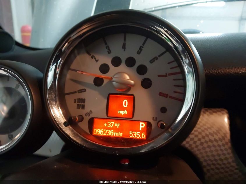2009 Mini Cooper S VIN: WMWMS335X9TG89884 Lot: 43979509