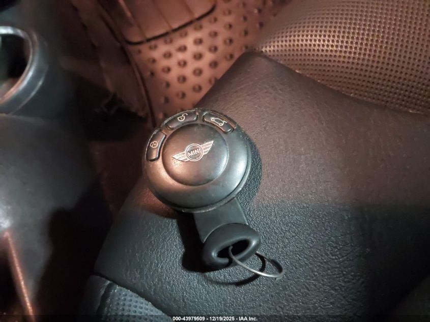 2009 Mini Cooper S VIN: WMWMS335X9TG89884 Lot: 43979509