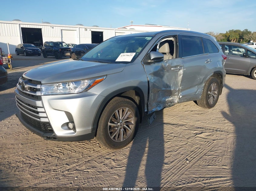 VIN 5TDJZRFH6HS424044 2017 TOYOTA HIGHLANDER XLE