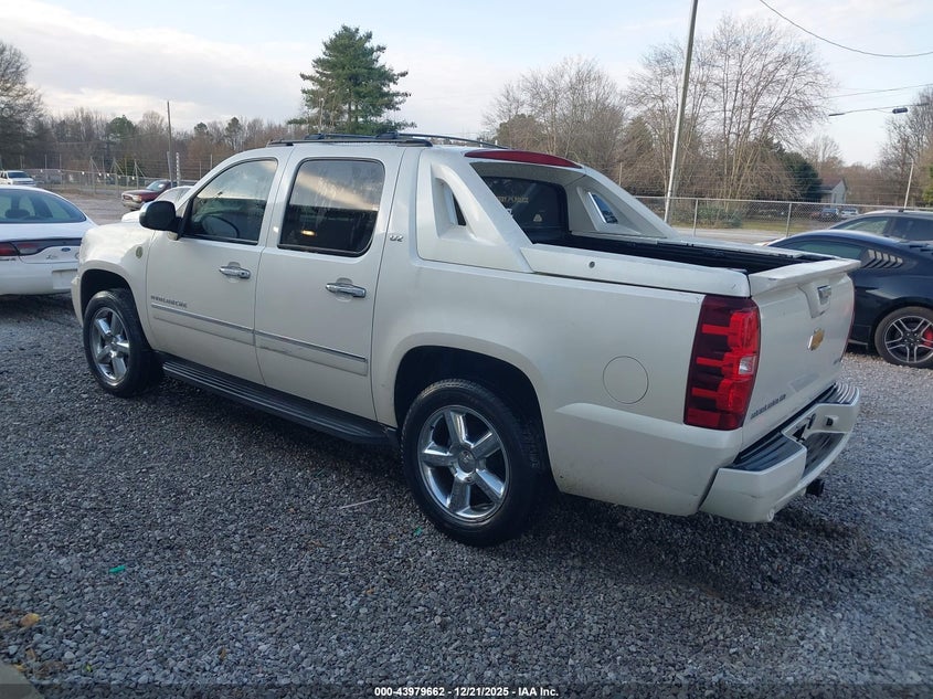 3GNMCGE07CG149152 2012 Chevrolet Avalanche 5.3 1500 Ltz white