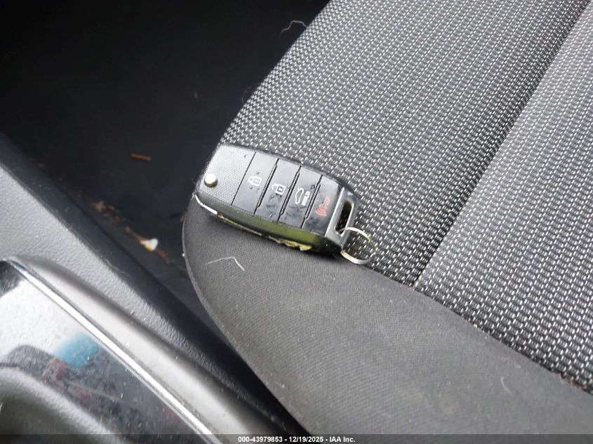 2017 Kia Forte Lx VIN: 3KPFK4A7XHE152281 Lot: 43979853