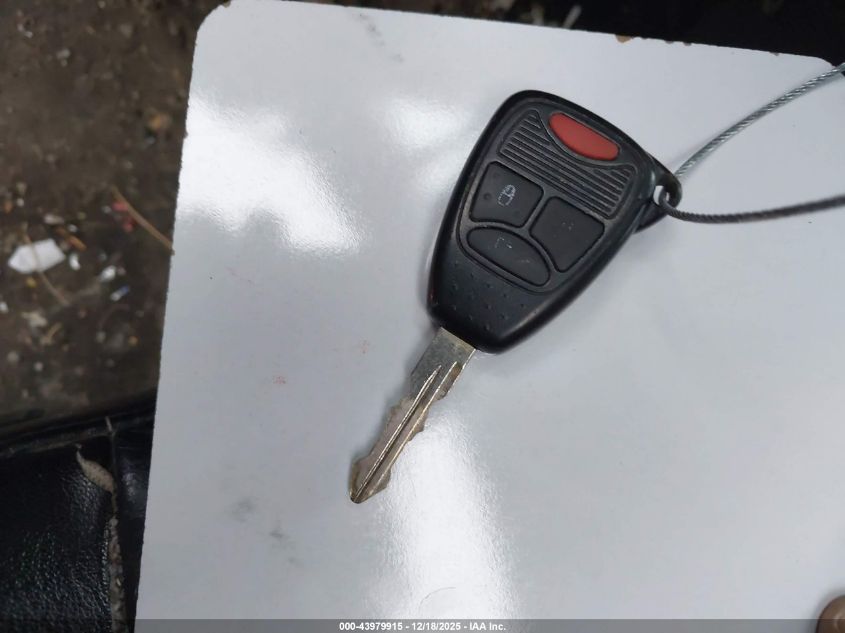 2005 Chrysler Pacifica Touring VIN: 2C4GF68405R653545 Lot: 43979915