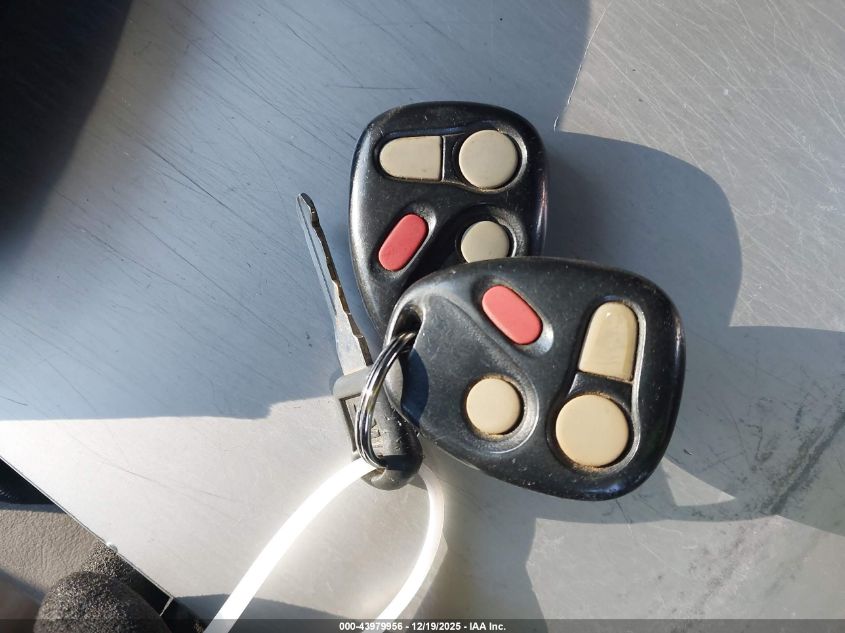 1998 Chevrolet Blazer Lt VIN: 1GNCS13W5W2165625 Lot: 43979956