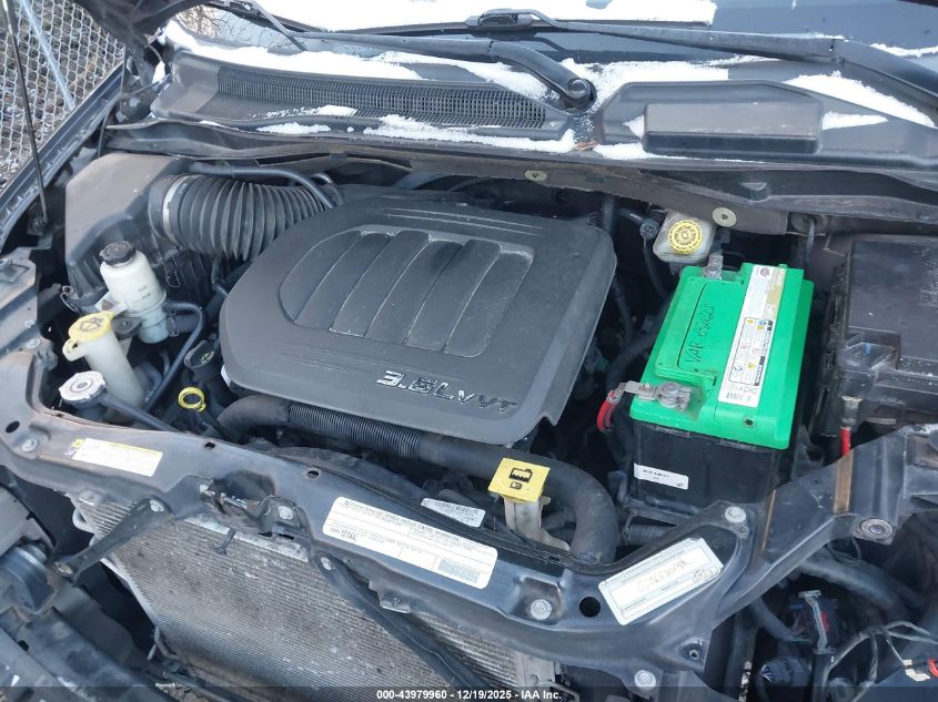 2011 Chrysler Town & Country Touring VIN: 2A4RR5DG2BR617128 Lot: 43979960