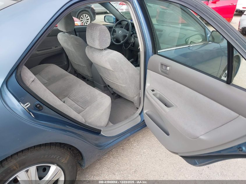 2002 Toyota Camry Le VIN: JTDBE32K220018805 Lot: 43980004