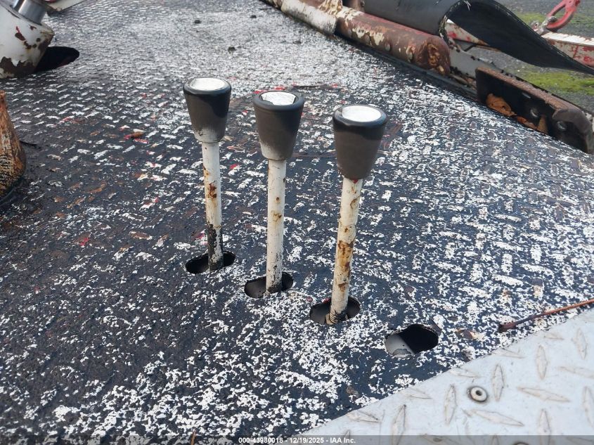 2004 Isuzu W5S042 Nqr Dsl VIN: JALE5B14647902099 Lot: 43980018