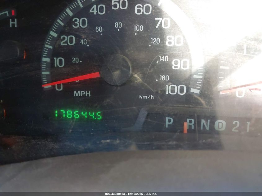 2000 Ford Expedition Eddie Bauer VIN: 1FMRU1760YLA03854 Lot: 43980123