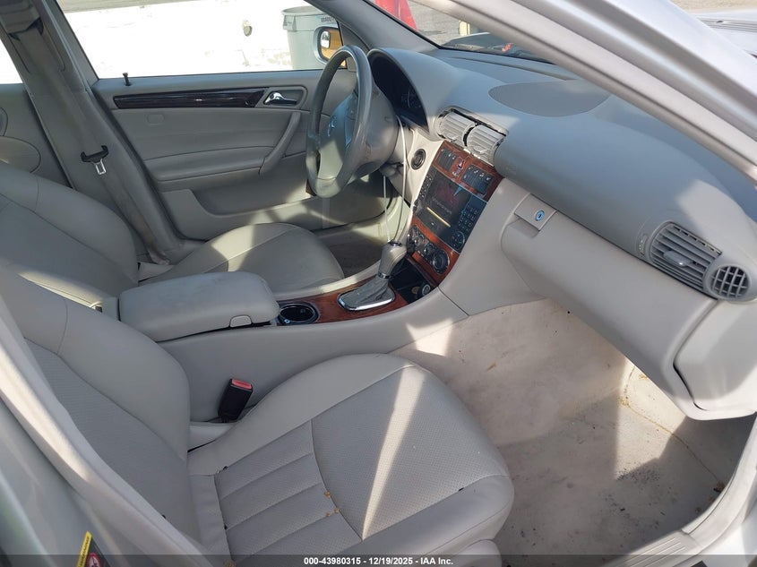 2005 Mercedes-Benz C 240 Luxury 4Matic