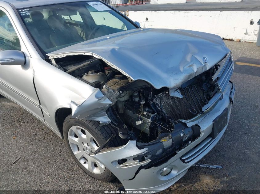 2005 Mercedes-Benz C 240 Luxury 4Matic VIN: WDBRF81JX5F677121 Lot: 43980315