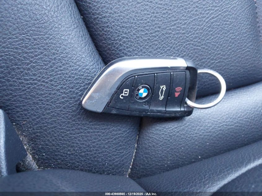 2018 BMW X1 xDrive28I VIN: WBXHT3C36J5F89745 Lot: 43980565