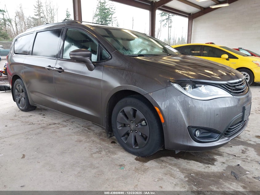 2C4RC1N79KR668771 2019 Chrysler Pacifica Hybrid Limited auction photo 1