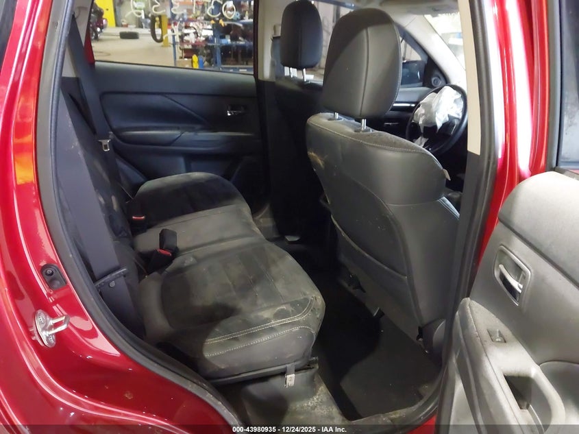 2019 MITSUBISHI OUTLANDER auction photo 8