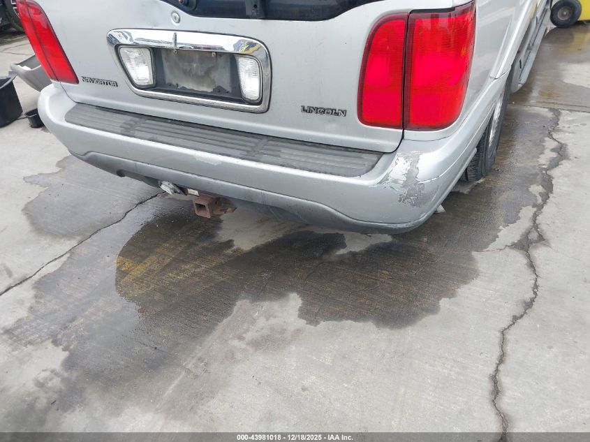 1998 Lincoln Navigator VIN: 5LMPU28L7WLJ17555 Lot: 43981018