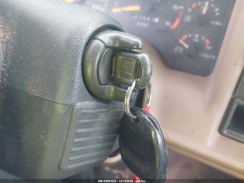 1997 Chevrolet Blazer Ls VIN: 1GNDT13WXV2239427 Lot: 43981032