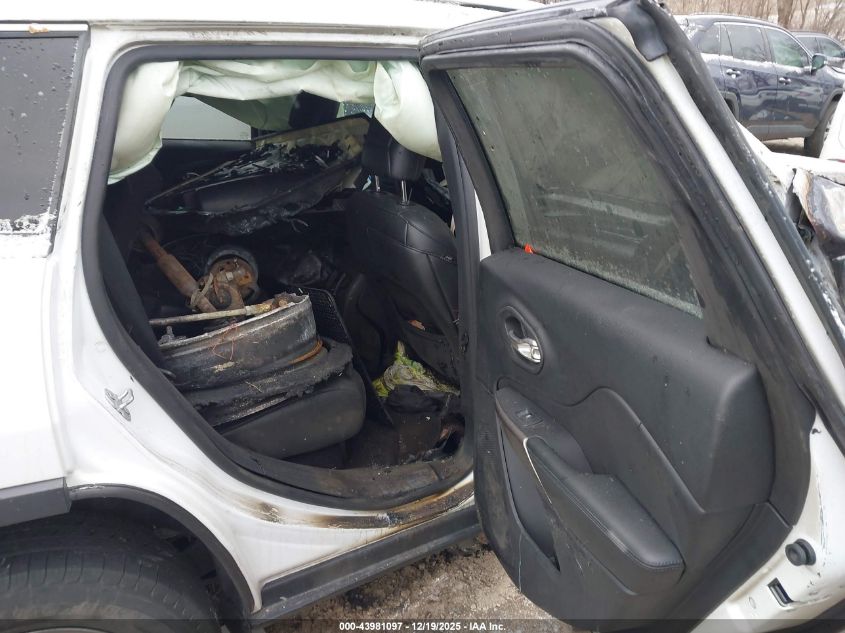 2019 Jeep Cherokee Latitude Plus 4X4 VIN: 1C4PJMLB9KD271702 Lot: 43981097