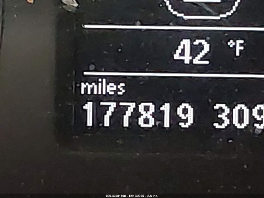 2012 Volkswagen Passat 2.5L Se VIN: 1VWBP7A3XCC048269 Lot: 43981108