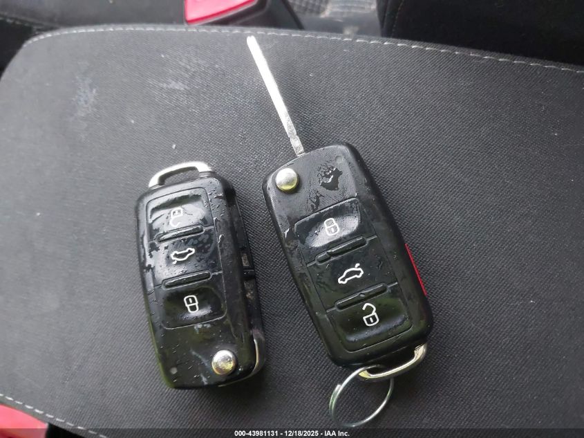 2013 Volkswagen Golf 2.0L Tdi 4-Door VIN: WVWDM7AJ1DW109544 Lot: 43981131