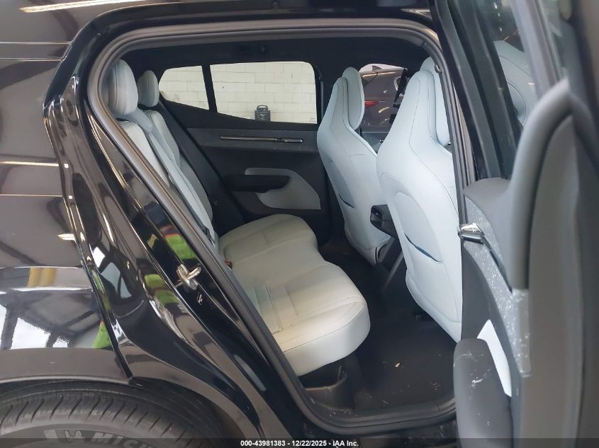 2025 Volvo Ex30 Ultra Twin Motor Performance, Fully Electric VIN: YV4EK3ZL1SS157023 Lot: 43981383