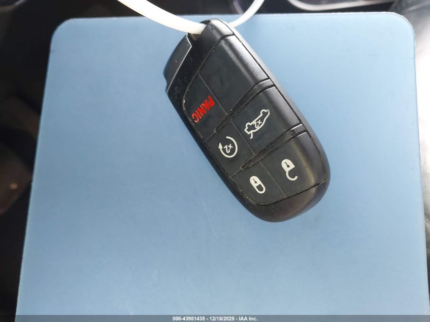 2015 Chrysler 200 C VIN: 1C3CCCCB2FN576353 Lot: 43981435