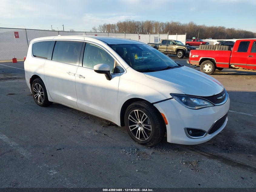 2017 Chrysler Pacifica Touring Plus