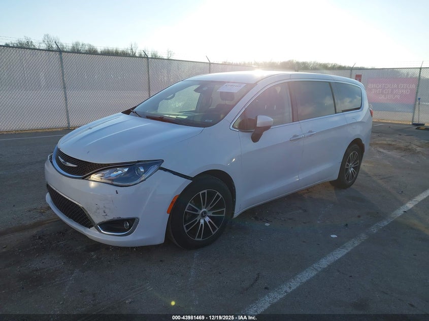 2017 Chrysler Pacifica Touring Plus