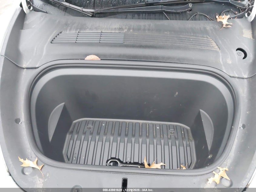 2021 Tesla Model Y Long Range Dual Motor All-Wheel Drive VIN: 5YJYGDEE4MF114925 Lot: 43981628