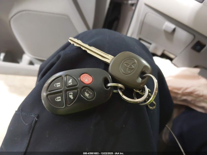 2012 Toyota Sienna Se 8 Passenger VIN: 5TDXK3DC7CS195028 Lot: 43981693