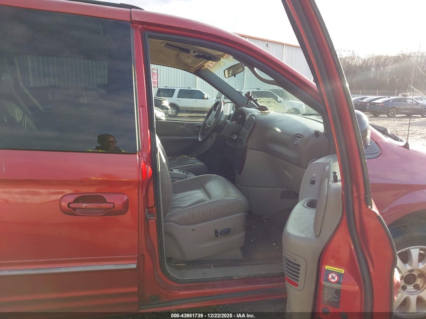 2C8GP54L01R320484 2001 CHRYSLER TOWN & COUNTRY photo no. 5