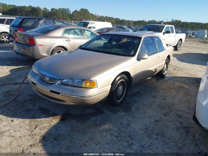 1MELM62WXVH620142 1997 MERCURY COUGAR photo no. 2