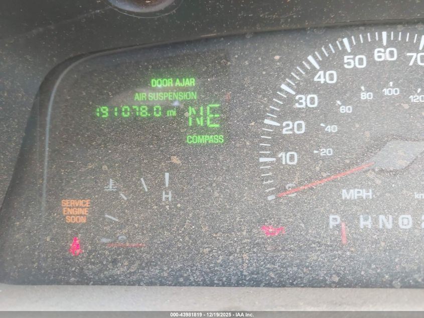 2001 Lincoln Town Car Signature VIN: 1LNHM82W01Y724132 Lot: 43981819