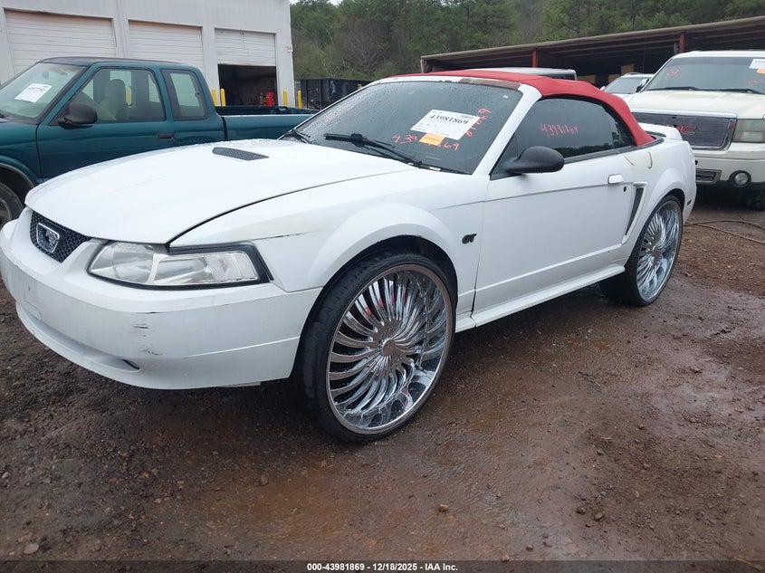 1FAFP45X1YF216781 2000 FORD MUSTANG photo no. 2