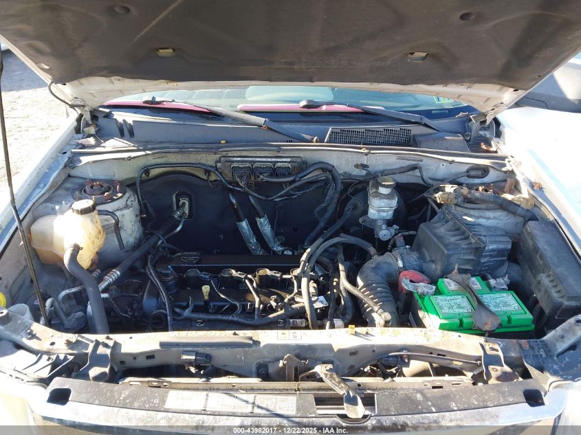 2011 Ford Escape Xls VIN: 1FMCU0C75BKC18058 Lot: 43982017