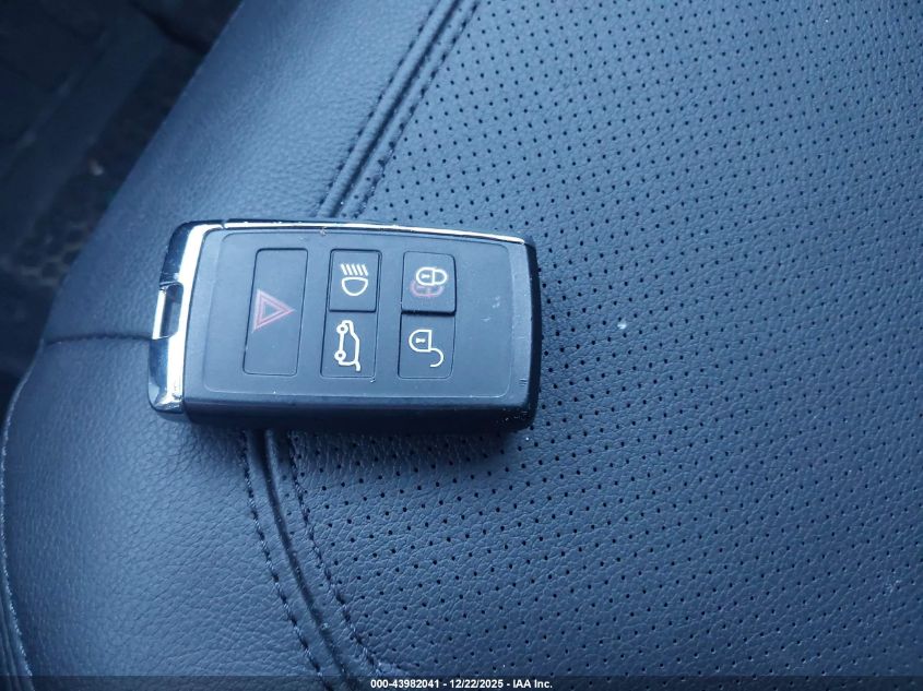 2024 Land Rover Defender 110 P300 VIN: SALEJEEX7R2325776 Lot: 43982041