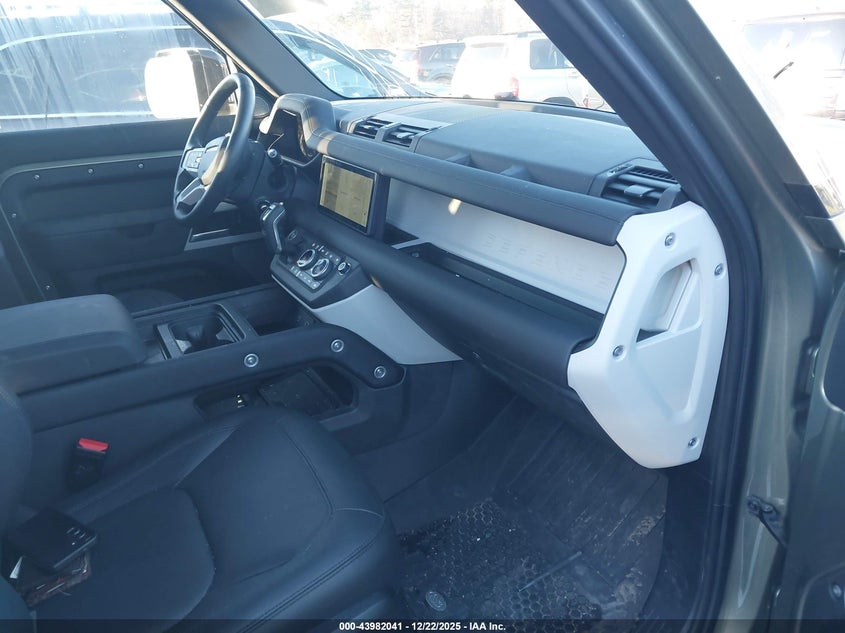 2024 Land Rover Defender 110 P300