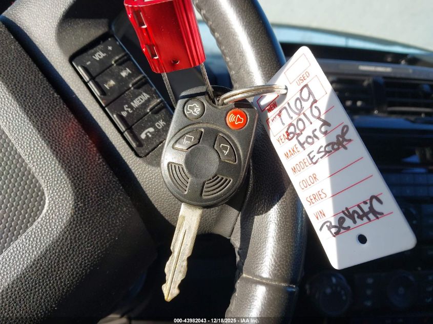 2010 Ford Escape Limited VIN: 1FMCU0EG5AKC61195 Lot: 43982043