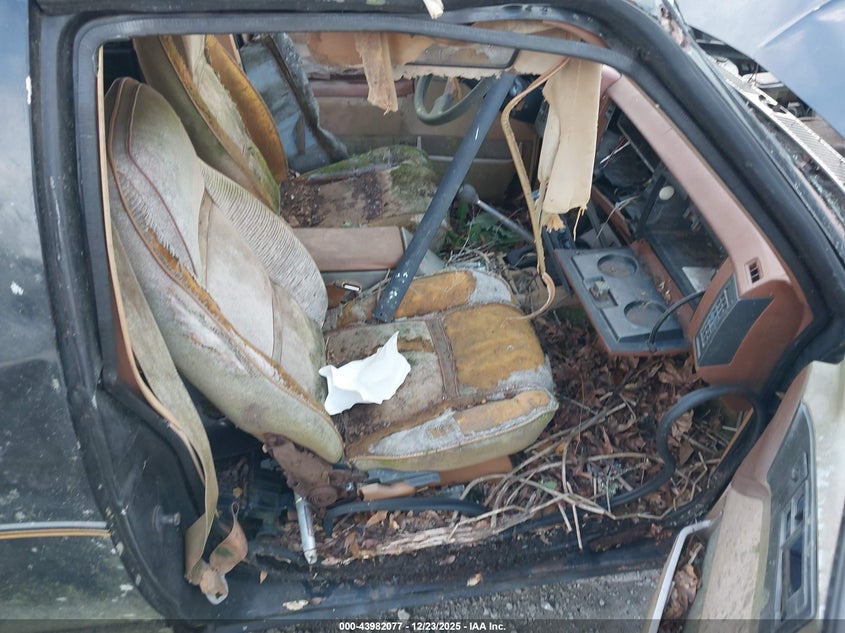 1GNCT18R5J8229670 1988 CHEVROLET BLAZER photo no. 5
