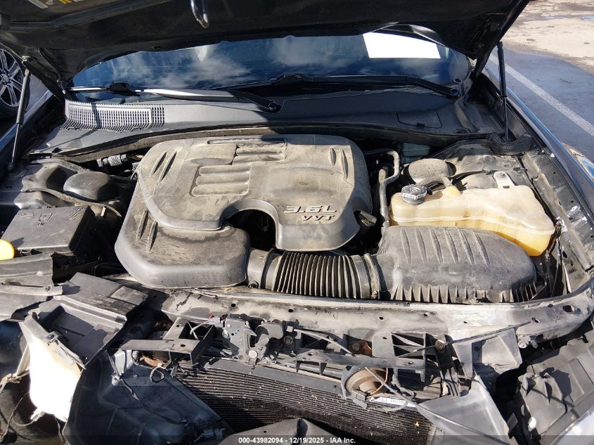 2015 Chrysler 300C VIN: 2C3CCAEGXFH853353 Lot: 43982094