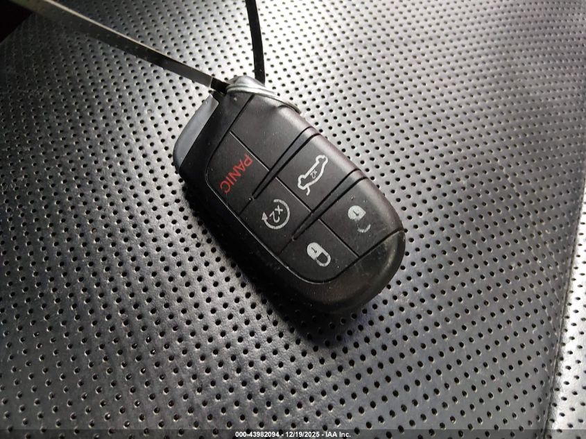 2015 Chrysler 300C VIN: 2C3CCAEGXFH853353 Lot: 43982094