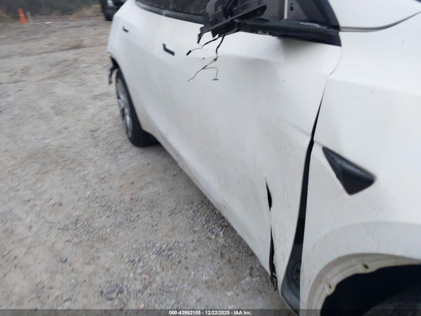 2021 Tesla Model Y Long Range Dual Motor All-Wheel Drive VIN: 5YJYGDEE7MF138667 Lot: 43982105