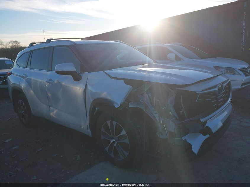 2022 Toyota Highlander Xle VIN: 5TDHZRBH3NS207888 Lot: 43982128
